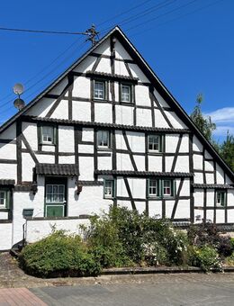 Historisches Fachwerkhaus in der Vulkaneifel mit Baugrundstück - Schalkenmehren