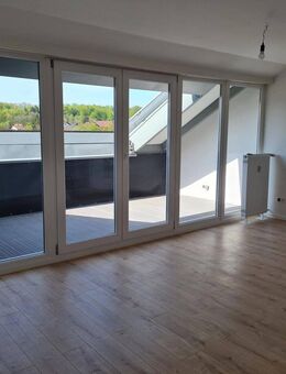 3-Zimmer-Dachgeschosswohnung mit uneinsehbarer Süd-Dachterrasse und Garage - Passau