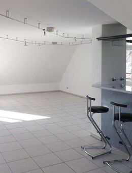 Lichtdurchflutete geräumige 3 Zimmer Maisonettewohnung in Esslingen (Kreis) am Diakonissengarten - Esslingen (Neckar)