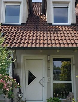 sehr geräumiges Einfamilienhaus mit durchdachter Grundrissplanung, in bevorzugter, ruhiger Wohnlage, inkl. unterkellererter Doppelgarage und Anbau - Lauterhofen