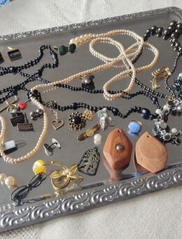Vintage!! Konvolut Oma's Modeschmuck - sehr alt aus DDR-Zeiten !! - Magdeburg