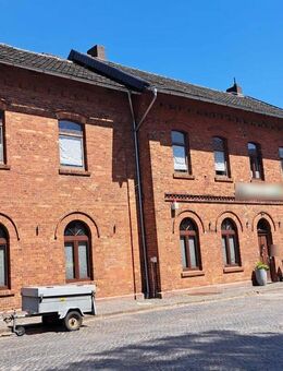 Traumhaftes Zweifamilienhaus mit nostalgischem Charme - Ehemaliger Bahnhof in idyllischer Lage - Eschershausen