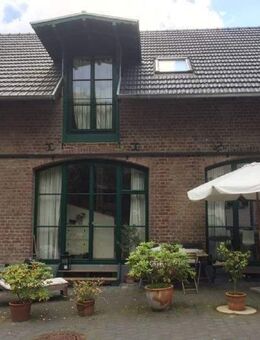 Berzdorf, saniertes Reihenhaus in Vierkanthofanlage, 4 Zimmer, ca. 122 m², große Terrasse - Wesseling