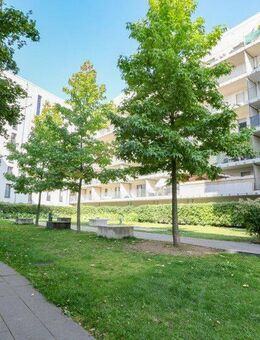 Großzügige Erdgeschosswohnung mit Sonnenterrasse, moderner Einbauküche und Wohlfühlbad - Frankfurt (Main)