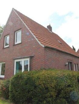Wohnhaus mit Garage am Ortsrand - Wittmund