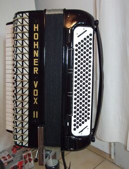 Hohner Atlantik (Pianotasten) Midi gerüstet, HEM Verstärker, Solton MS 4 Begleit Automat , stabiler Edelstahl Akkordeon Ständer nur €1.950 - Deggenhausertal
