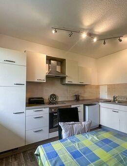 Möblierte 1 Zimmer-Wohnung mit geräumiger Küche! - Bernstadt (Eigen)