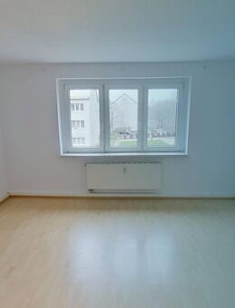 ++ Ein Zuhause für Sie - und ein Baum für die Zukunft! Sanierte 3-Zimmer-Wohnung mit Badewanne in Chemnitz, Ebersdorf ++ - Chemnitz