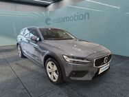 Volvo V60 CC, Pro AWD Vollleder, Jahr 2022 - München