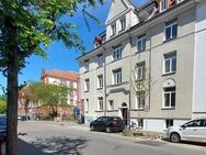 Wohnen in der Werdervorstadt! Gut geschnittene 3- Zimmer Dachgeschosswohnung mit Balkon und Einbauküche - Schwerin