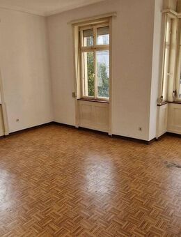 Studenten WG: 4-Zimmer, Altbauwohnung in zentraler Lage - Esslingen (Neckar)