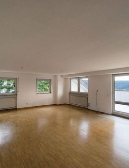 Renovierte großzügige 3 ZKB-Wohnung mit toller Aussicht und Einbauküche auf dem Winterberg - Saarbrücken