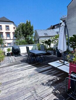 Niveauvolles Wohnen im Herzen der Stadt - Traumhafte Altbauwohnung mit Sonnenterrasse - Trier