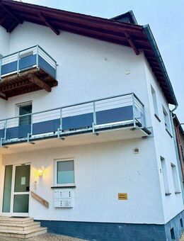 Renovierte zentral gelegene Dachgeschosswohnung mit Einbauküche und Gartennutzung - Kruft