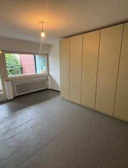 Sanierungsbedürftiges Reihenhaus in Babenhausen - 118 m² Wohnfläche, Garten und Garage - Bielefeld