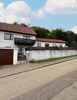 Gepflegte Doppelhaushälfte mit Gewerbeflächen - Burladingen