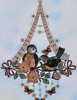 Stickereien Plauen Fensterbild Vögel mit Schmetterling