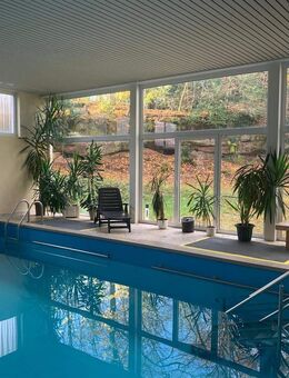Ansprechende 3-Zimmer Wohnung mit Schwimmbad und Sauna in grüner Lage - Pirmasens