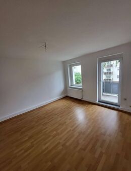 Helle 2-Raumwohnung - Balkon - Tageslichtbad mit Wanne - ideal für Singles oder Pärchen - Merseburg