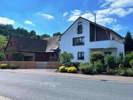 Modernes und großzügiges Zweifamilienhaus mit Scheunen, Hof und wunderbarem Grundstück - Leidersbach