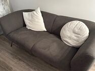 Moderne Couch mit 2 Sesseln und Kissen - München