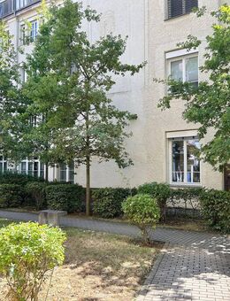 „EINGEBETTET IN VIEL GRÜN“ TOP MODERNE 2 ZIMMER WOHNUNG MIT CHARME - Fürth