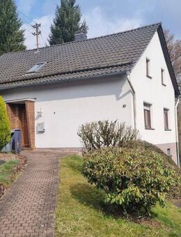 Einfamilienhaus freistehend mit großem Grundstück und Doppelgarage zwischen Wissen und Hamm/Sieg - Bruchertseifen