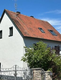 Modernes Ein- bis Zweifamilienhaus mit Anbau und großem Grundstück - Dürrwangen