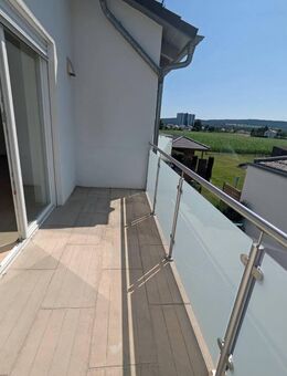 Neuwertige 4 Zimmerwohnung mit Carport - Schwandorf