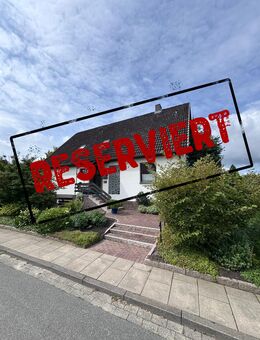 RESERVIERT! Wohnqualität auf zwei Ebenen - Top gepflegtes Zweifamilienhaus mit Wohlfühlgarten - Bad Bevensen