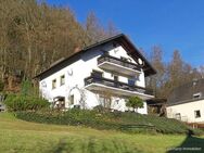 Tolle Aussichten! Einfamilienhaus mit Einliegerwohnung auf großem Grundstück, Arzbach (Westerwald). Terminanfragen nur online. - Arzbach