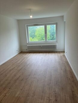 Frisch Sanierte 3 Zimmer Wohnung, 03. OG, rechts, Emil-von-Behring-Straße 5 - Itzehoe