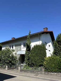 Frei stehendes Einfamilienhaus mit tollem Garten, Garage(n), Nebengebäude und möglichem Bauplatz - Kuppenheim