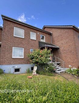 Zweifamilienhaus in Alt-Barsinghausen - Maisonette bezugsfrei, EG vermietet, 2 Garagen - Barsinghausen