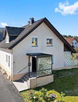 Gemütliches Zweifamilienhaus mit großem Grundstück in Detmold - Detmold
